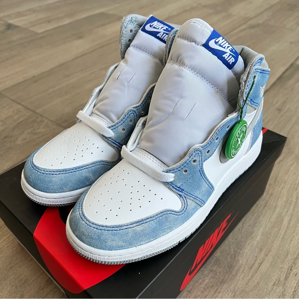 AIR JORDAN 1 HIGH OG GS "HYPER ROYAL" - Picture 1 of 9